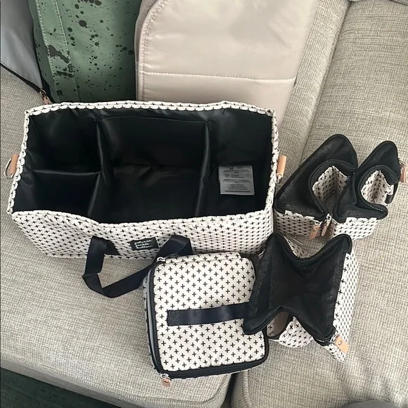 Petunia Pickle Bottom Provision’s 2 in 1 backpack, Inter-Mix cubes & change pad - Picture 8 of 11